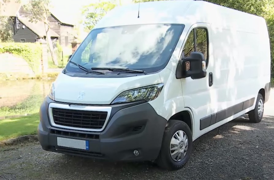 best large panel van for fuel economy - peugeot boxer