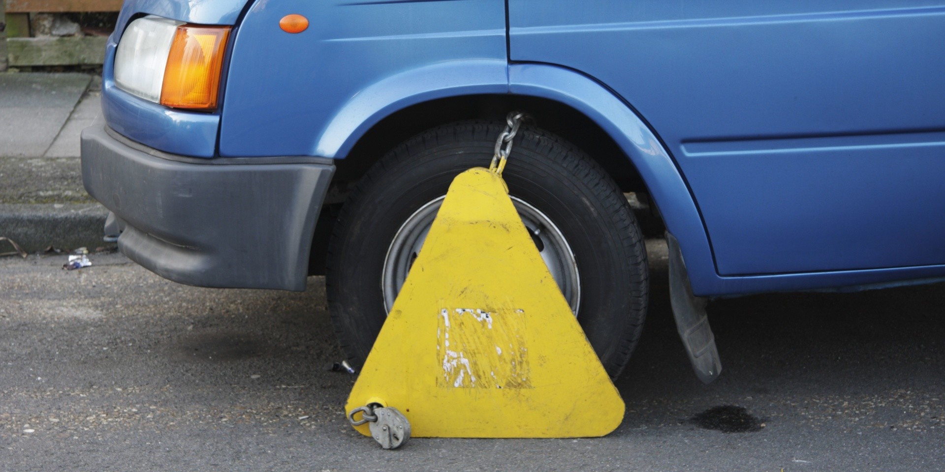 van wheel clamped for not paying tax